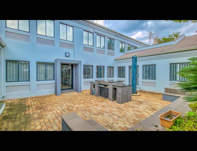346M² BUSINESS CENTRE TO LET IN BRYANSTON